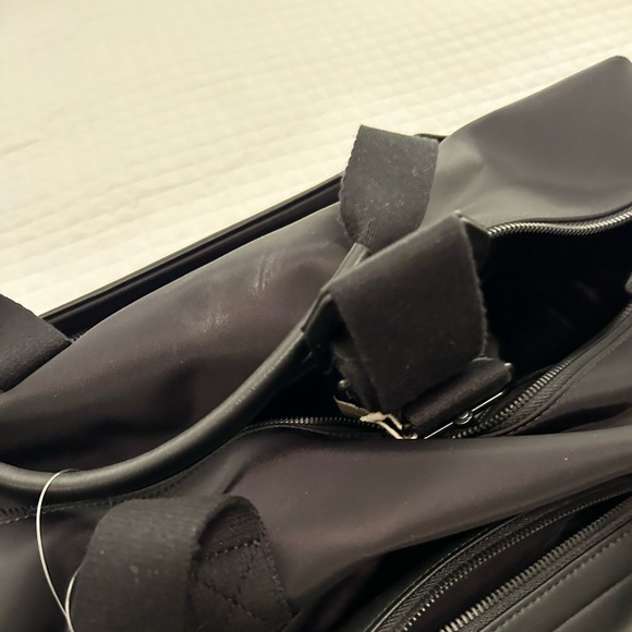 MO35 With a sleek and water-resistant nylon twill with vegan leather details, - Picture 7 of 7